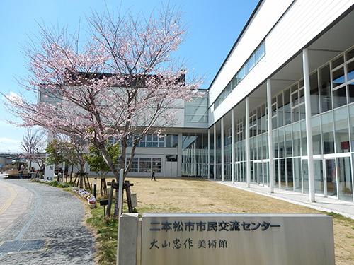 美術館の桜の画像